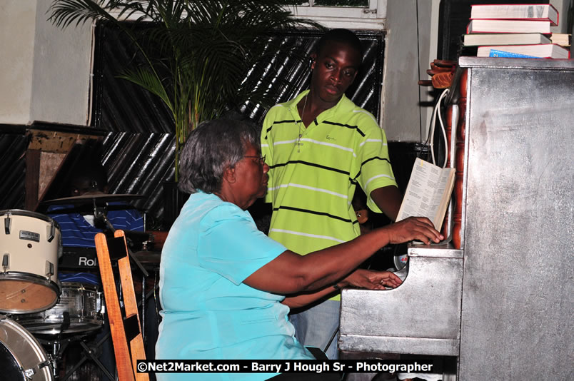 Praise Evening of Excellence Concert Lucea United Church - Hanover Jamaica Travel Guide - Lucea Jamaica Travel Guide is an Internet Travel - Tourism Resource Guide to the Parish of Hanover and Lucea area of Jamaica - http://www.hanoverjamaicatravelguide.com - http://.www.luceajamaicatravelguide.com