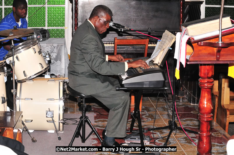 Praise Evening of Excellence Concert Lucea United Church - Hanover Jamaica Travel Guide - Lucea Jamaica Travel Guide is an Internet Travel - Tourism Resource Guide to the Parish of Hanover and Lucea area of Jamaica - http://www.hanoverjamaicatravelguide.com - http://.www.luceajamaicatravelguide.com