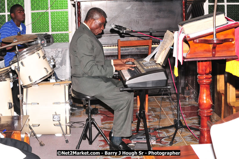 Praise Evening of Excellence Concert Lucea United Church - Hanover Jamaica Travel Guide - Lucea Jamaica Travel Guide is an Internet Travel - Tourism Resource Guide to the Parish of Hanover and Lucea area of Jamaica - http://www.hanoverjamaicatravelguide.com - http://.www.luceajamaicatravelguide.com