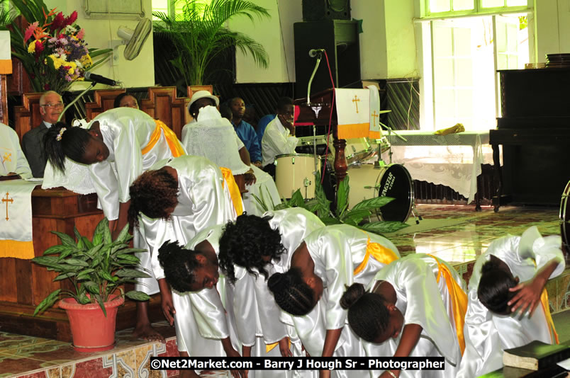 Lucea United Church - United Church in Jamaica and Cayman Islands - Worship Service & Celebration of the Sacrament of Holy Communion - Special Guests: Hanover Homecoming Foundation & His Excellency The Most Honourable Professor Sir Kenneth Hall Governor General of Jamaica - Hanover Jamaica Travel Guide - Lucea Jamaica Travel Guide is an Internet Travel - Tourism Resource Guide to the Parish of Hanover and Lucea area of Jamaica - http://www.hanoverjamaicatravelguide.com - http://.www.luceajamaicatravelguide.com