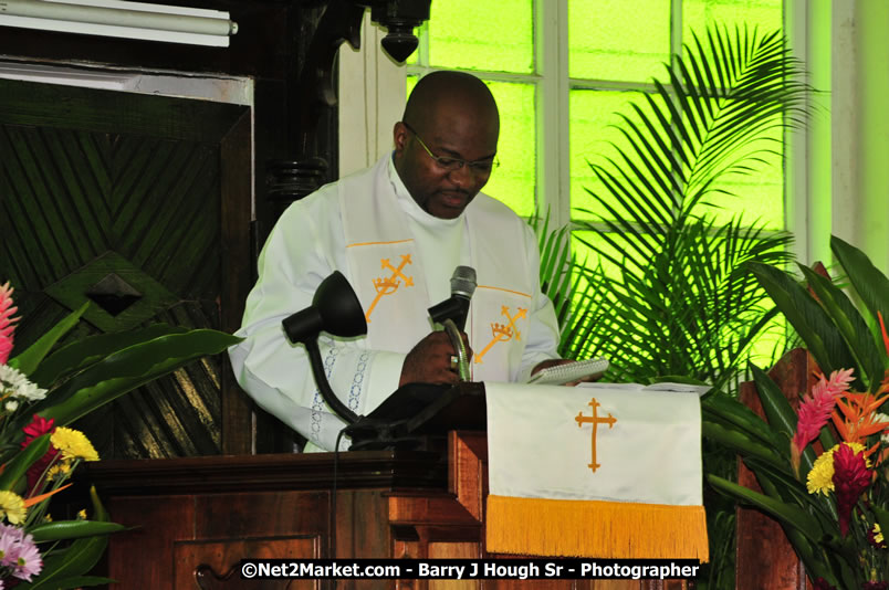 Lucea United Church - United Church in Jamaica and Cayman Islands - Worship Service & Celebration of the Sacrament of Holy Communion - Special Guests: Hanover Homecoming Foundation & His Excellency The Most Honourable Professor Sir Kenneth Hall Governor General of Jamaica - Hanover Jamaica Travel Guide - Lucea Jamaica Travel Guide is an Internet Travel - Tourism Resource Guide to the Parish of Hanover and Lucea area of Jamaica - http://www.hanoverjamaicatravelguide.com - http://.www.luceajamaicatravelguide.com